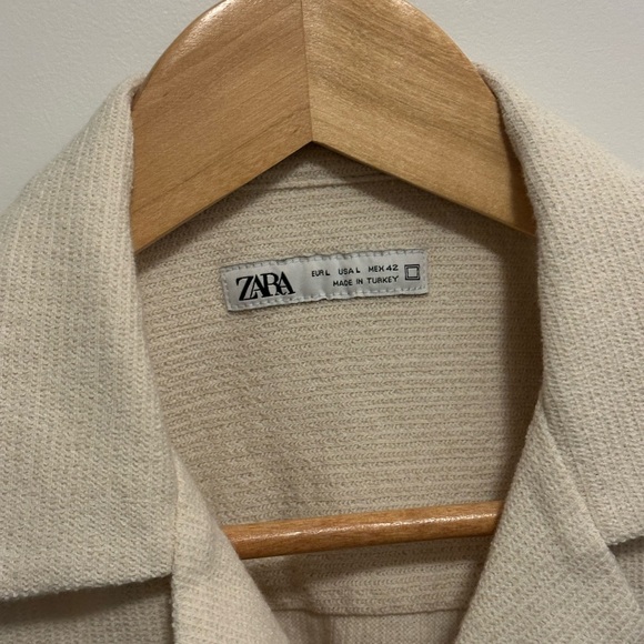 Zara Men's Textured Beige Button Down Shirt - Picture 3 of 6